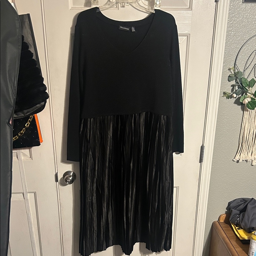 Pleated Midi Dress with Knit Top - Black